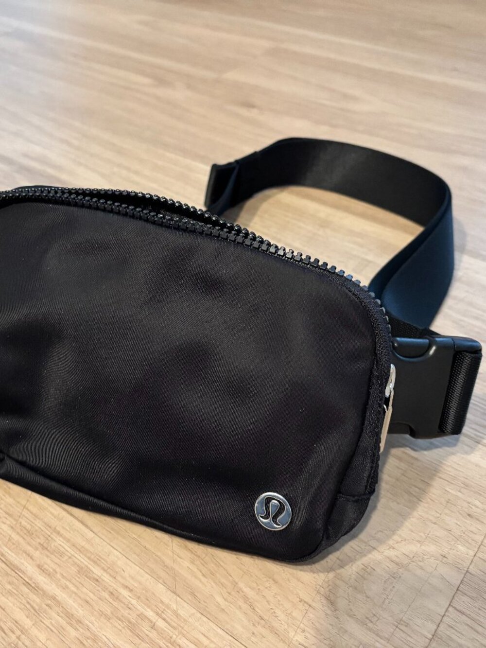 New! Lululemon Everywhere Belt Bag 1L Black - Picture 2 of 4
